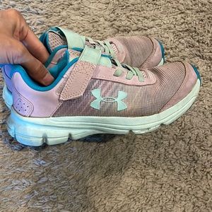 Girls UA sneakers